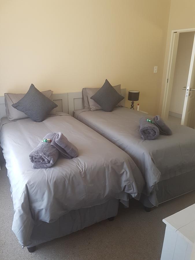 6 On Capella Guesthouse Primrose ภายนอก รูปภาพ