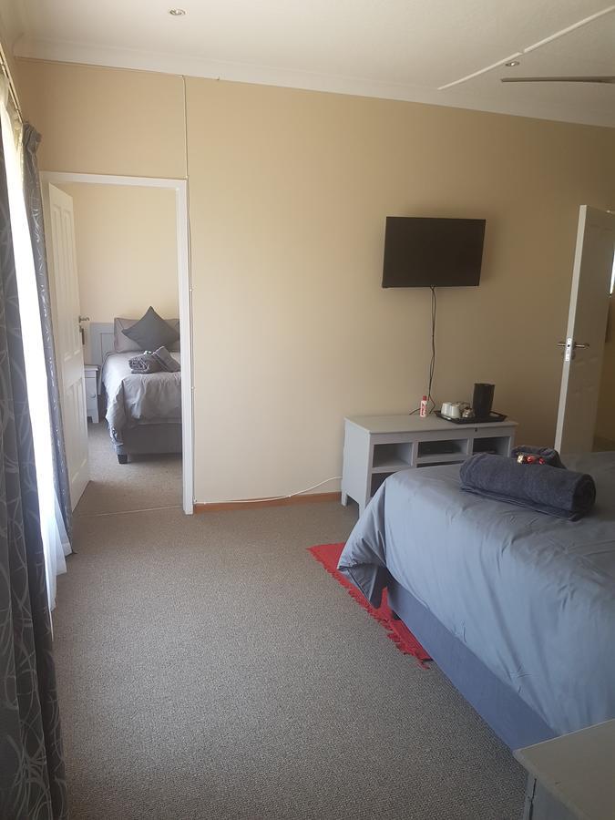 6 On Capella Guesthouse Primrose ภายนอก รูปภาพ